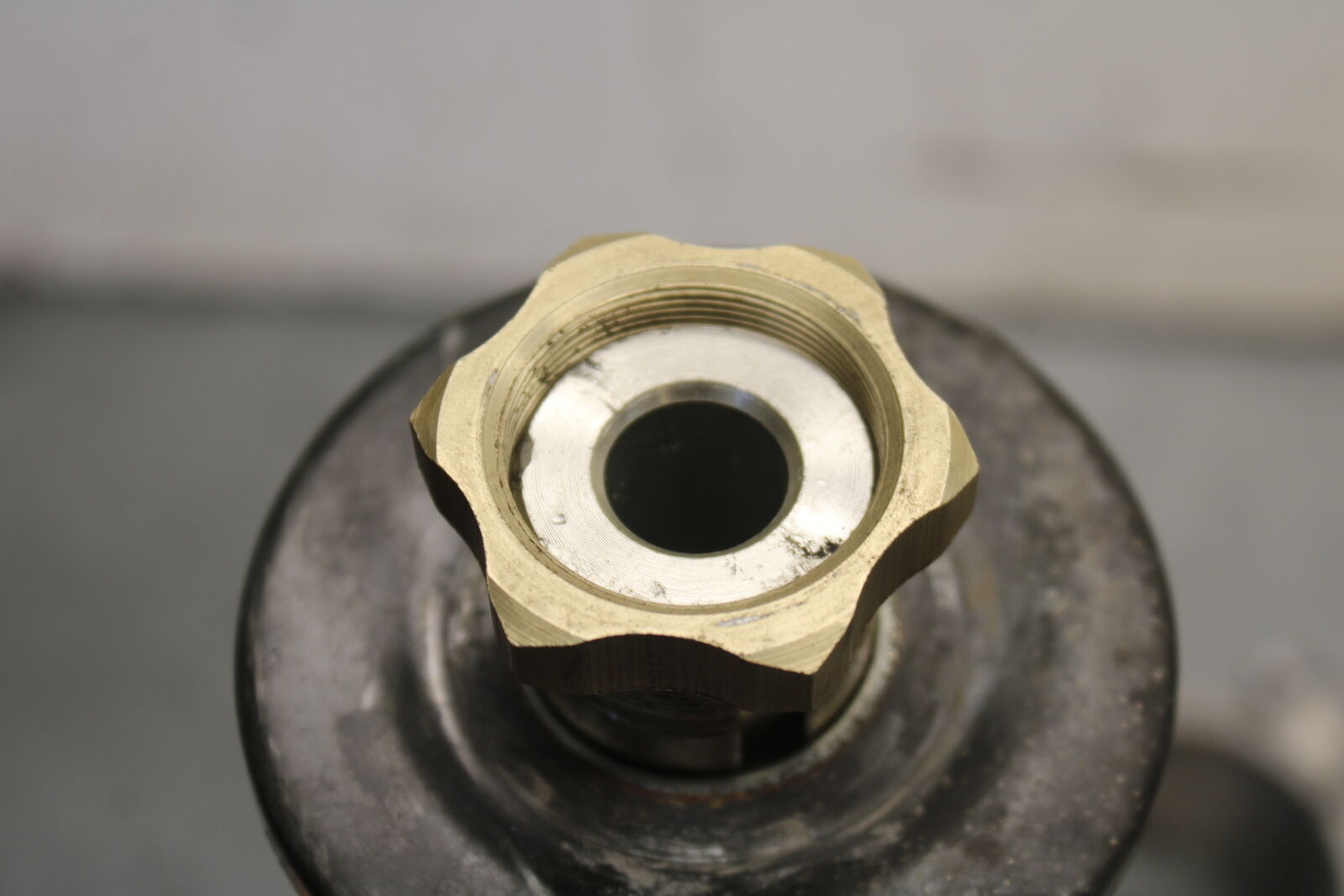 05-06 SUZUKI GSXR1000 FRONT FORKS CLAMP LOWER TRIPLE TREE STEM 51410-41G00 BB677