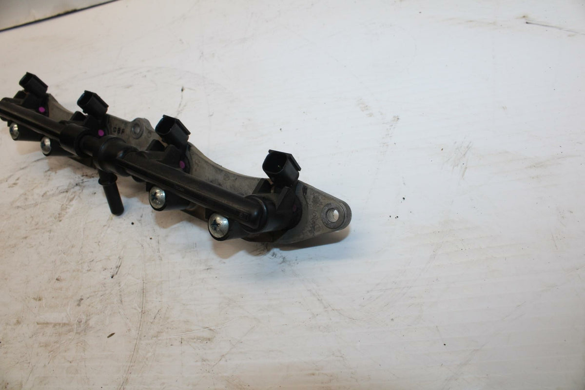 09-12 KAWASAKI NINJA ZX6R SECONDARY FUEL INJECTORS TOP AIRBOX GAS RAIL BB272