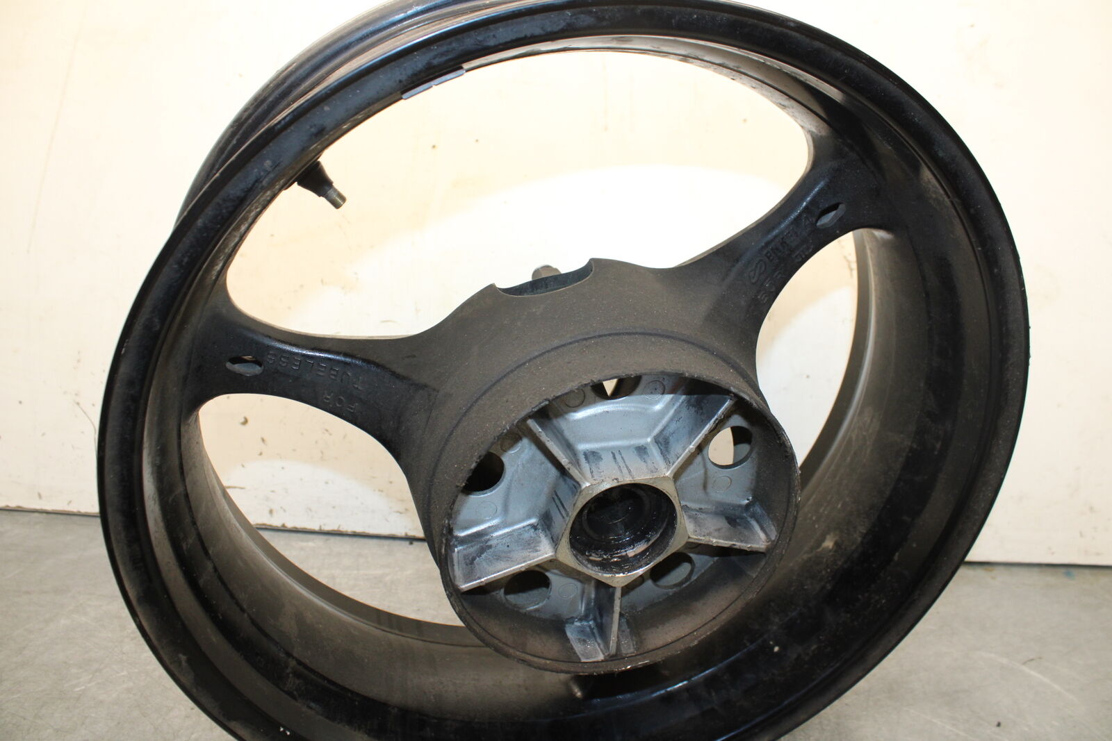 06-07 SUZUKI GSXR750 REAR WHEEL BACK RIM BB670