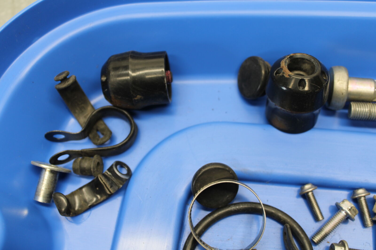 16 KAWASAKI NINJA ZX10R MISCELLANEOUS MOUNTING BOLTS HARDWARE MOTOR  BB650