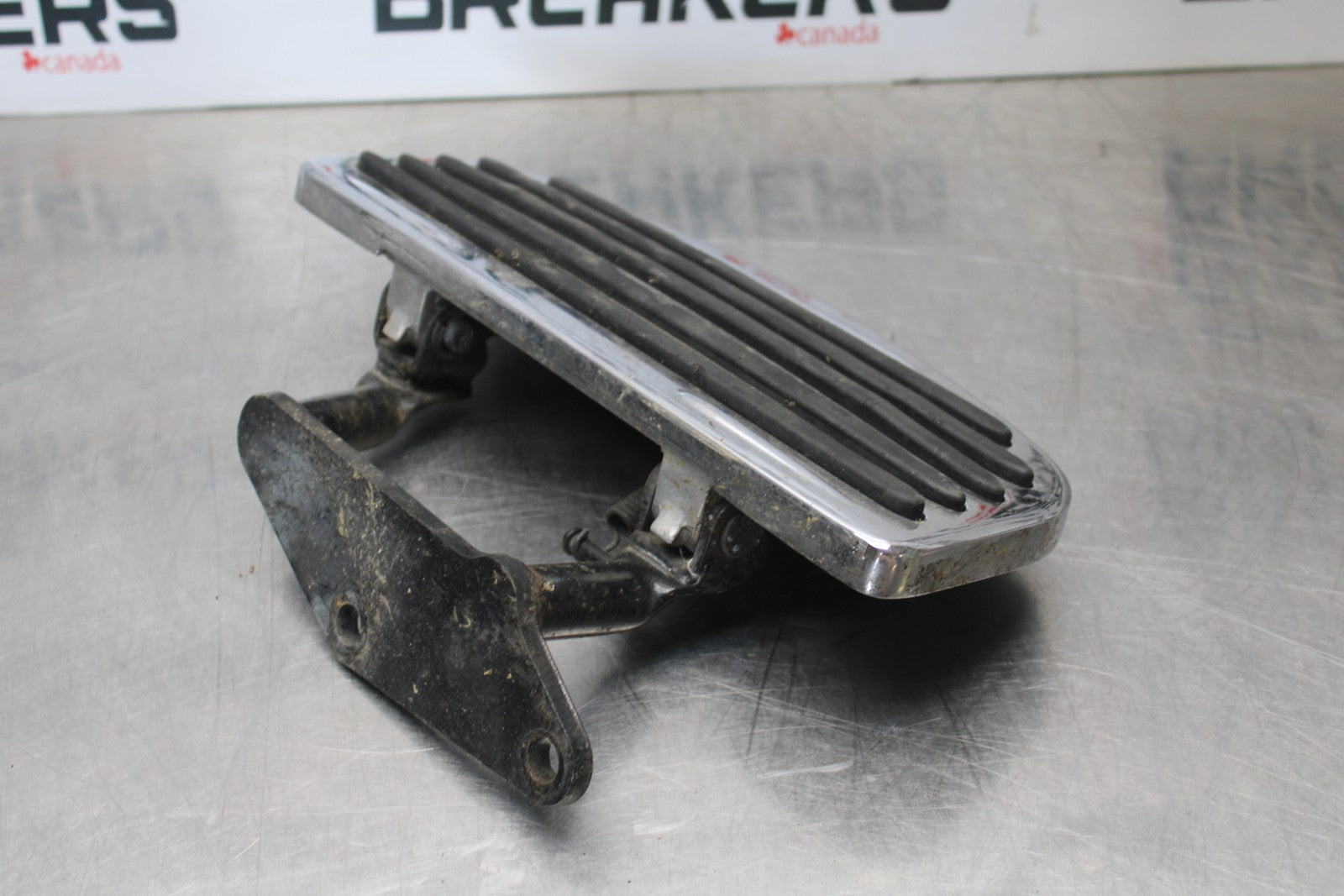 03-08 KAWASAKI VULCAN 1600 LEFT FRONT FOOT REST PEG STEP BB196