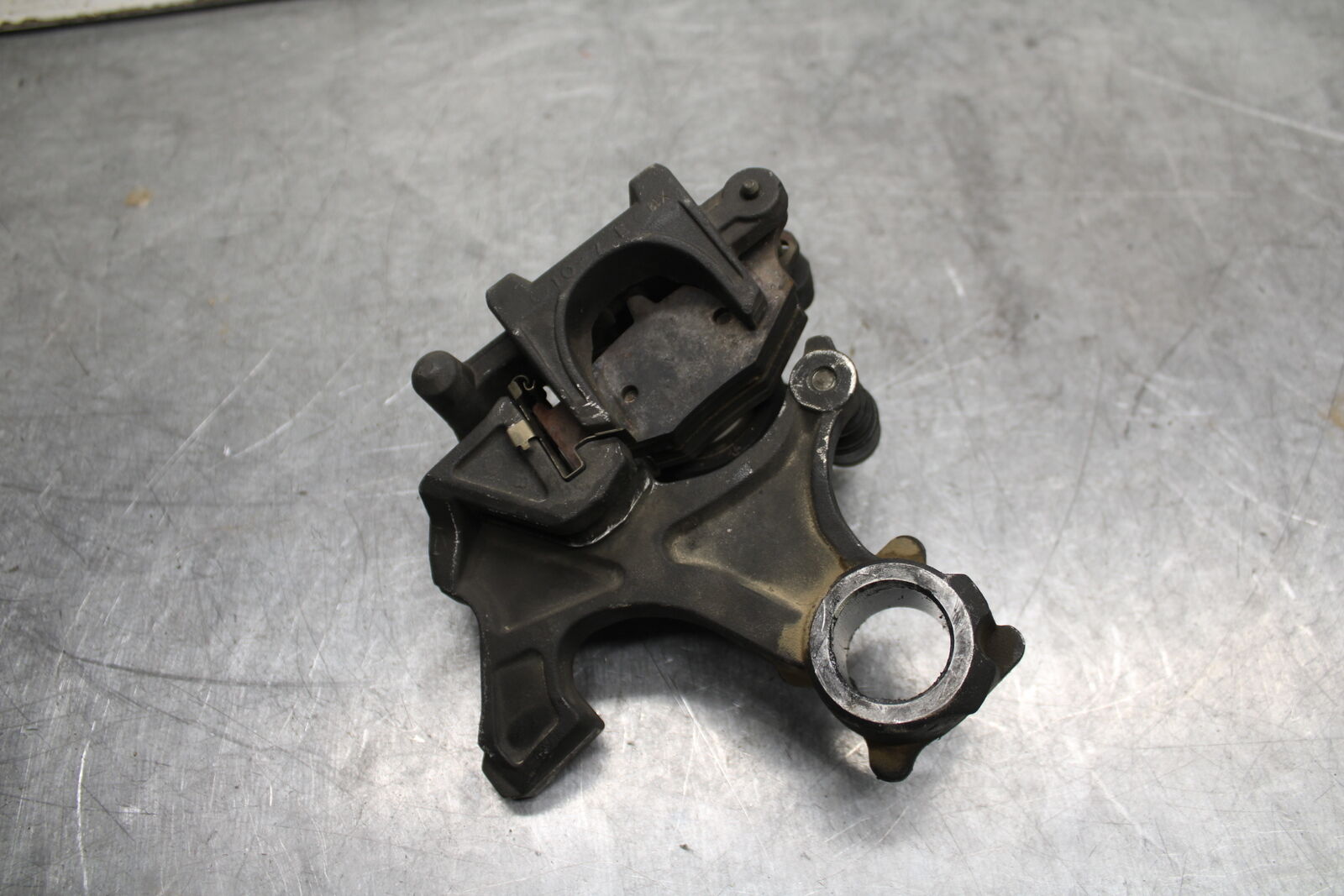 08-10 SUZUKI GSXR 600 REAR BACK BRAKE CALIPER W MOUNT BRACKET  BB721