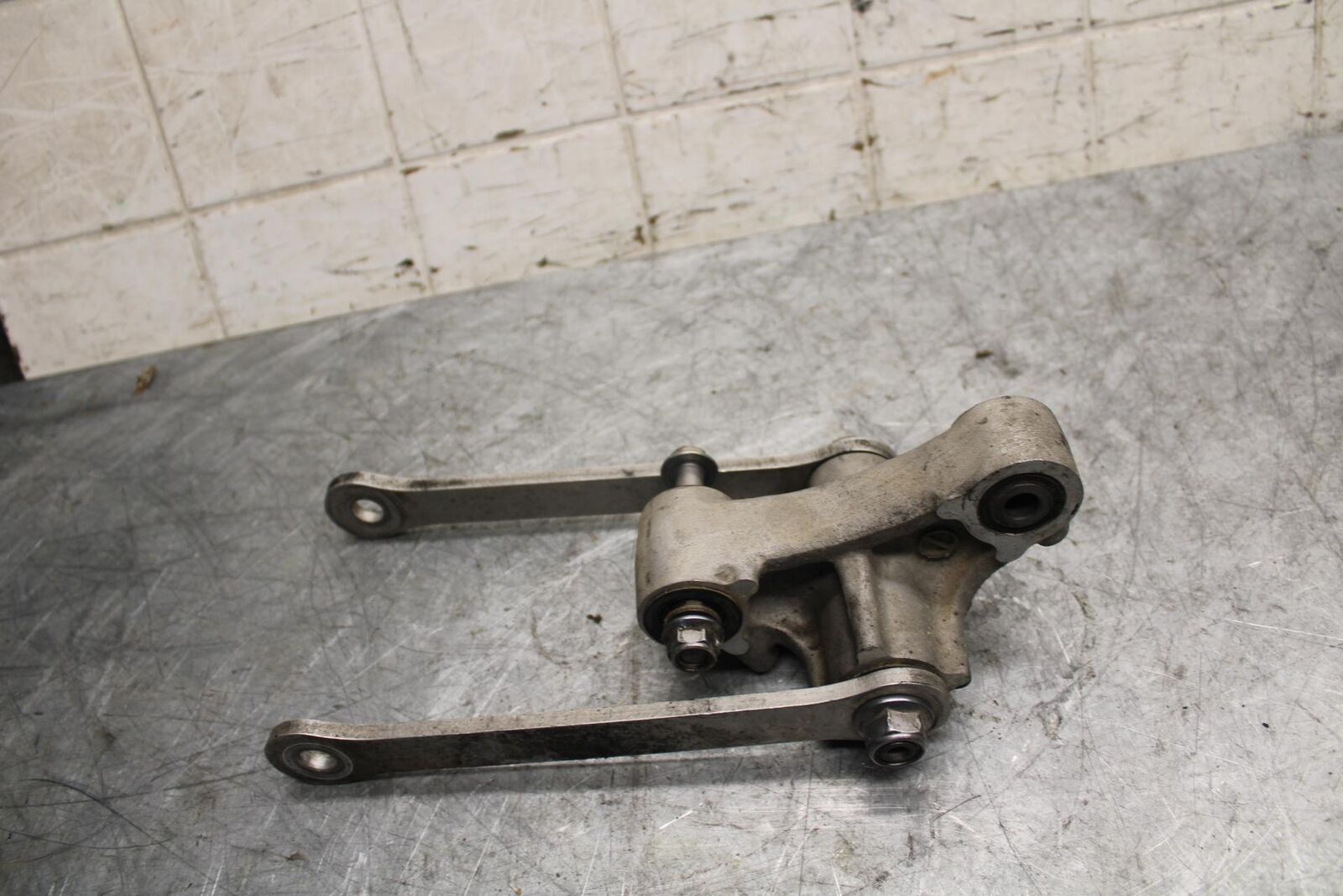 2009 Kawasaki Ninja ZX6R ZX600R REAR DOGBONE SHOCK LINKAGE LINK BB538