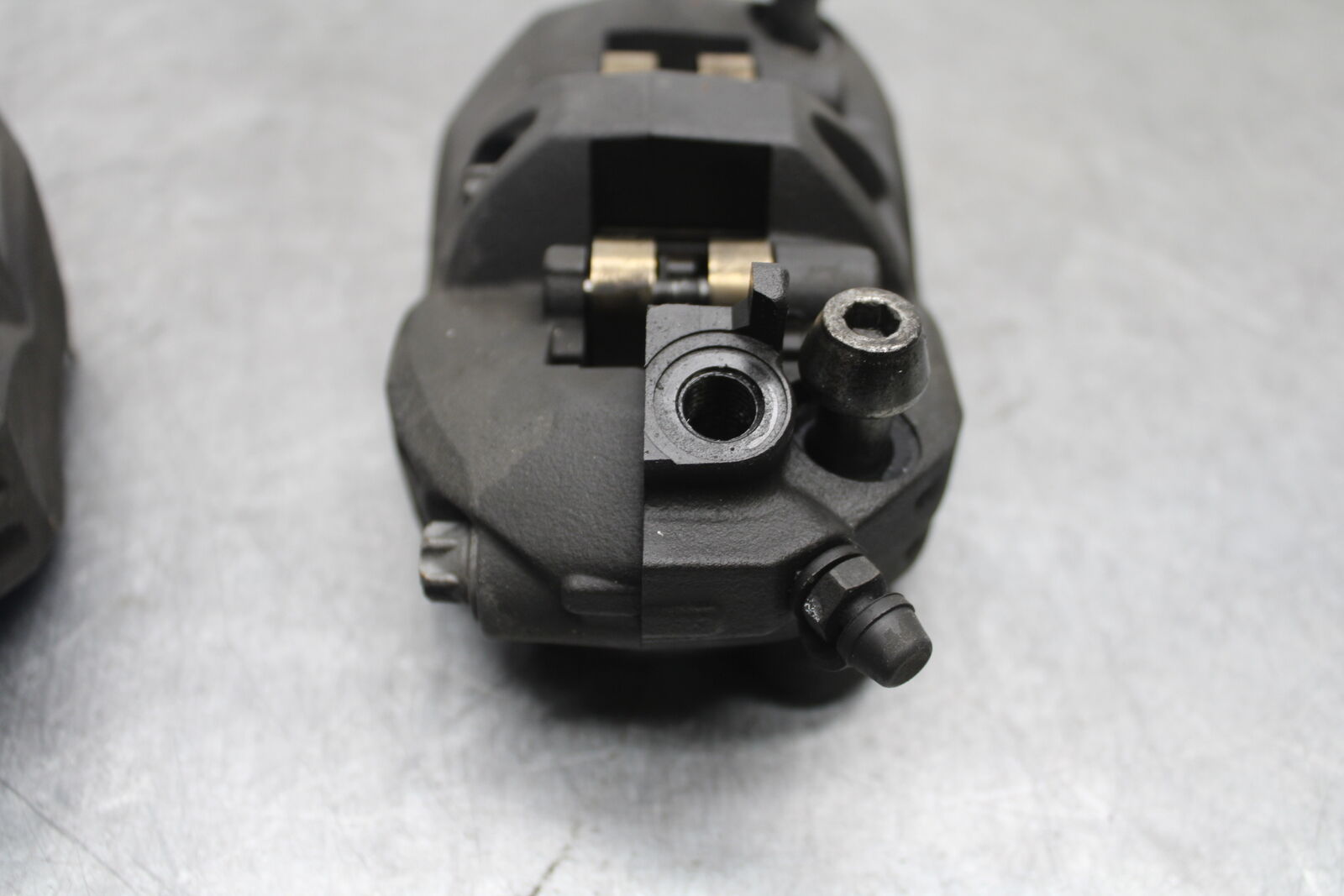 09-12 KAWASAKI NINJA ZX6R RIGHT LEFT FRONT BRAKE CALIPER SET PAIR CALIPERS BB698