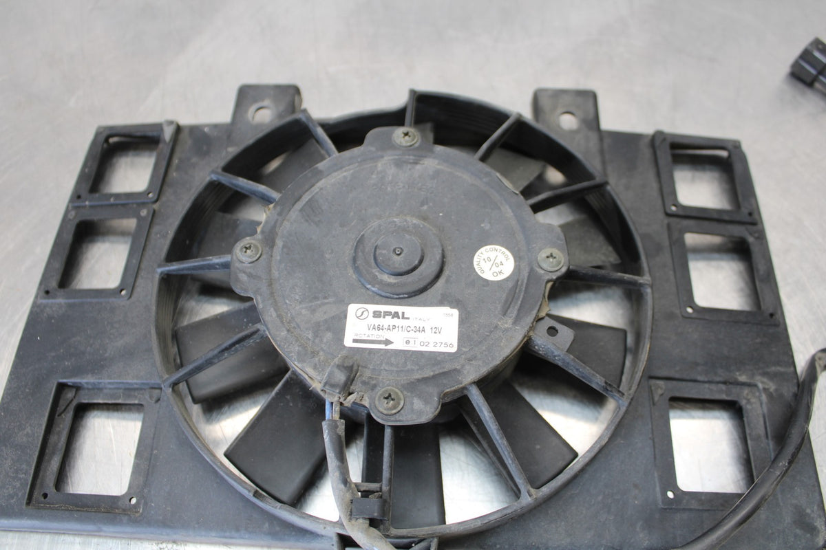 05 TRIUMPH ROCKET III ENGINE RADIATOR COOLING FAN BB186