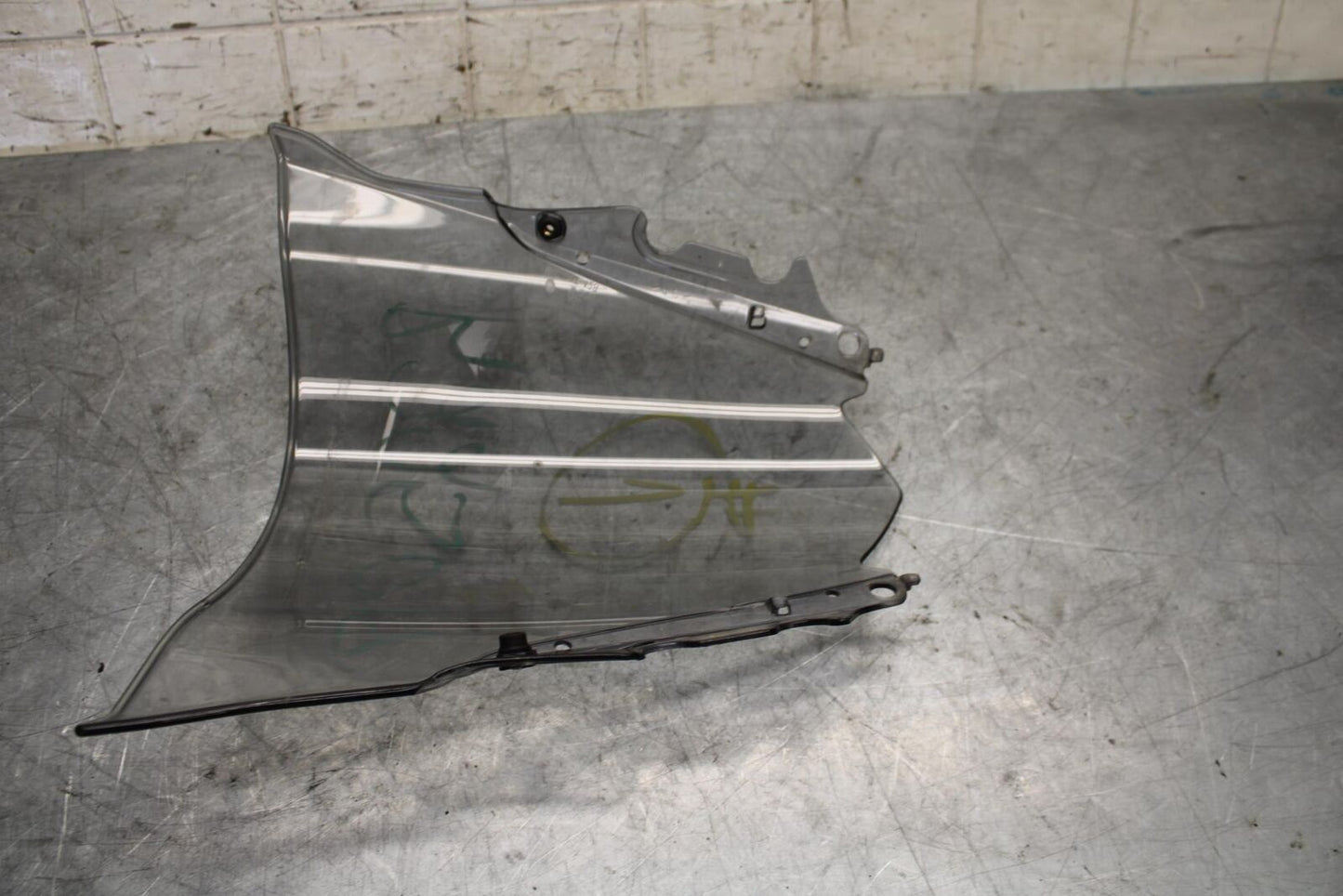 2015 Yamaha YZF R3 FRONT WINDSHIELD WINDSCREEN  1WD-F8381-00-00 BB526