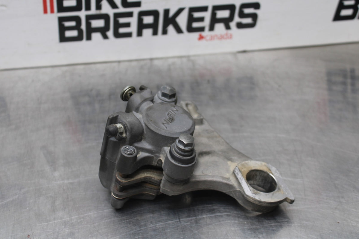 07 YAMAHA YZF R1 REAR BACK BRAKE CALIPER W MOUNT BRACKET BB826