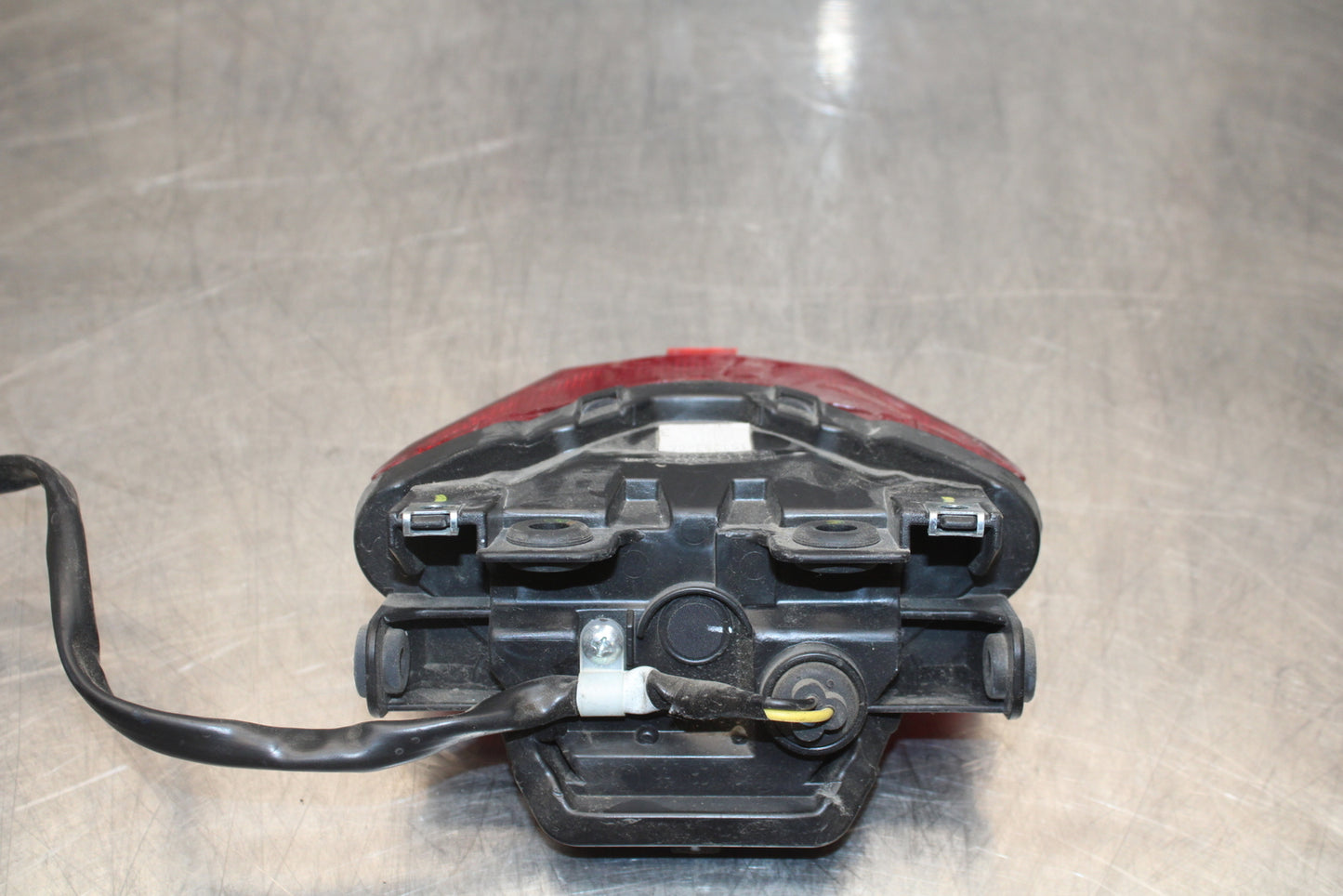 14-17 YAMAHA FZ07 REAR TAIL TAILLIGHT BACK BRAKE LIGHT BB162