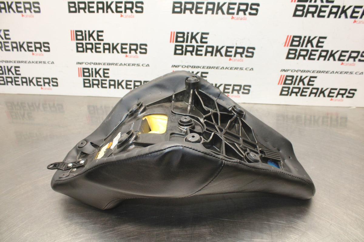 22 HARLEY-DAVIDSON SOFTAIL FRONT DRIVERS SEAT BB859