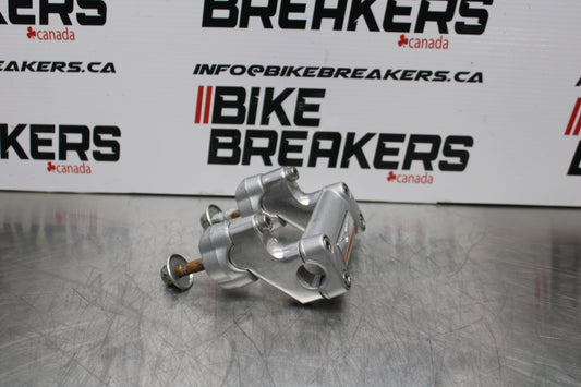 08 MOTO GUZZI BREVA 750 HANDLEBAR RISERS BB154