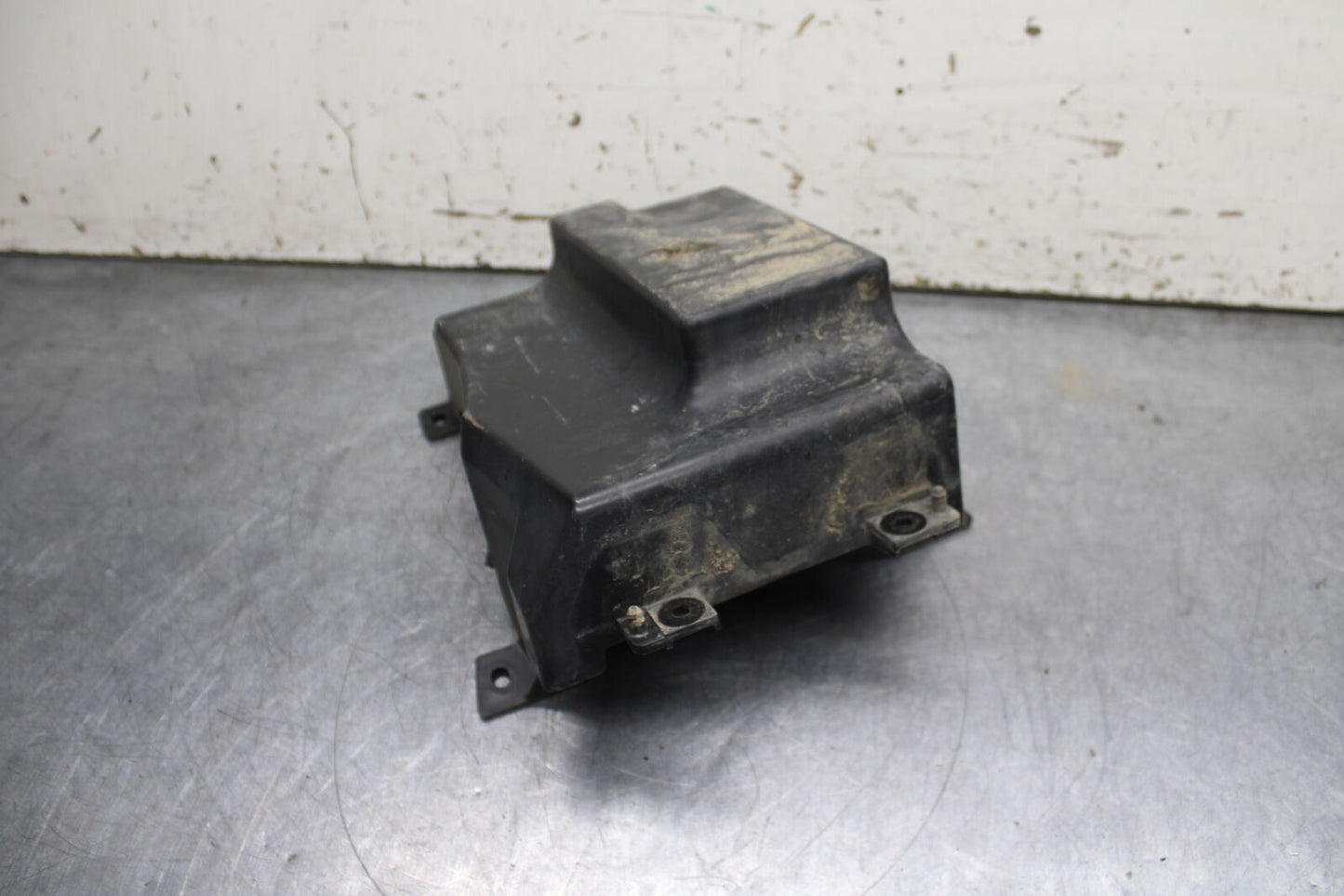 12-13 KAWASAKI Z1000 REAR BACK TAIL UNDERTAIL BATTERY TRAY PLASTIC BB743