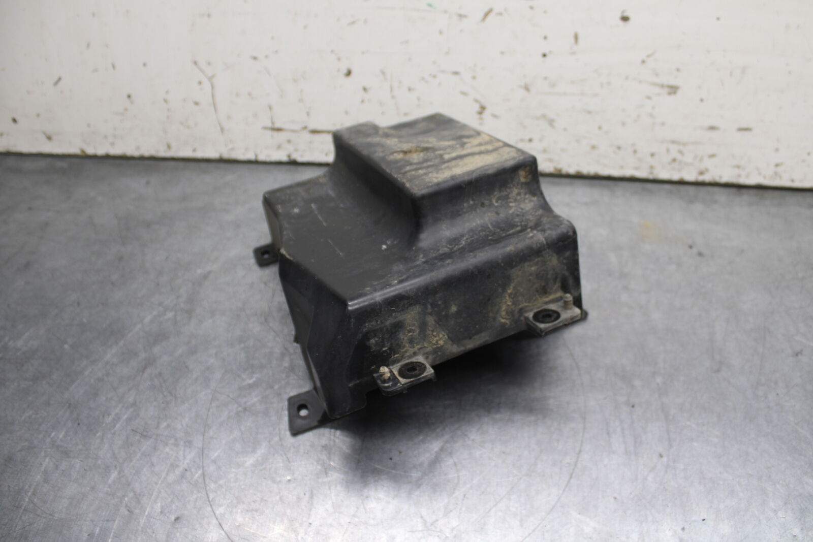 12-13 KAWASAKI Z1000 REAR BACK TAIL UNDERTAIL BATTERY TRAY PLASTIC BB743