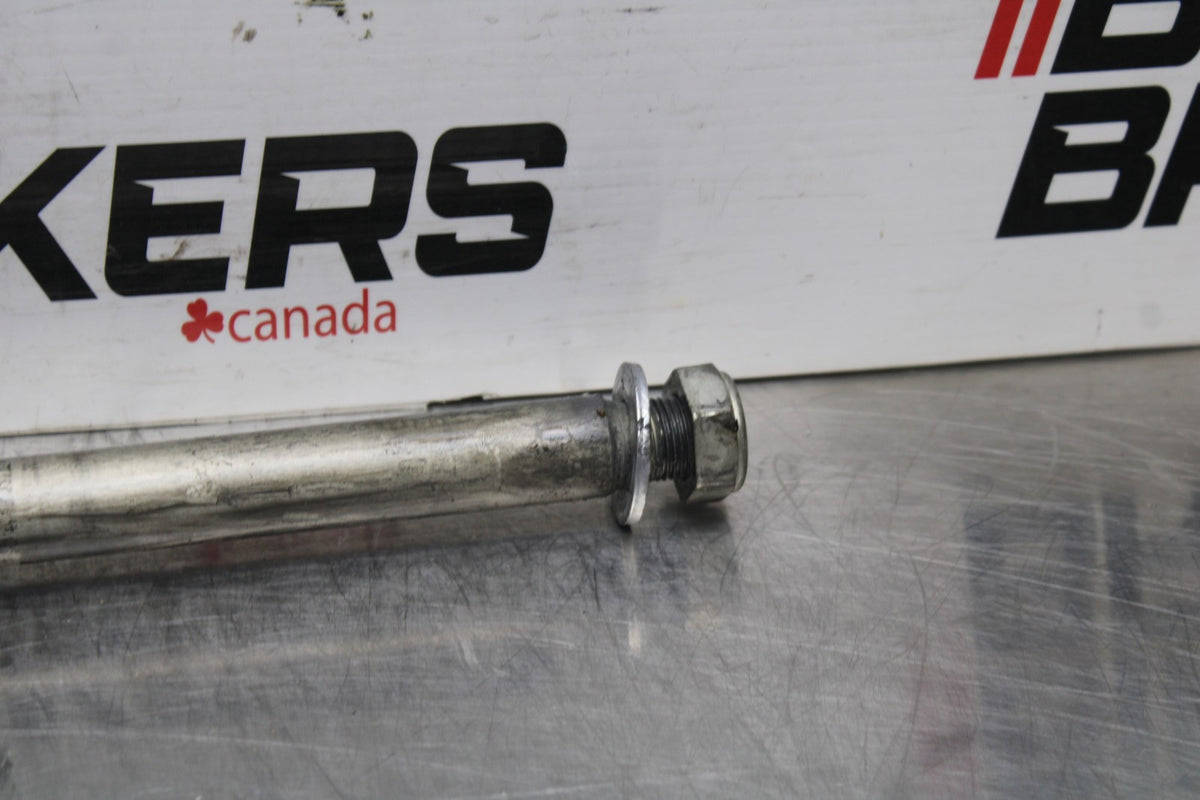 18 YAMAHA SUPER TENERE REAR AXLE BACK WHEEL RIM PIVOT BOLT AXEL BB832