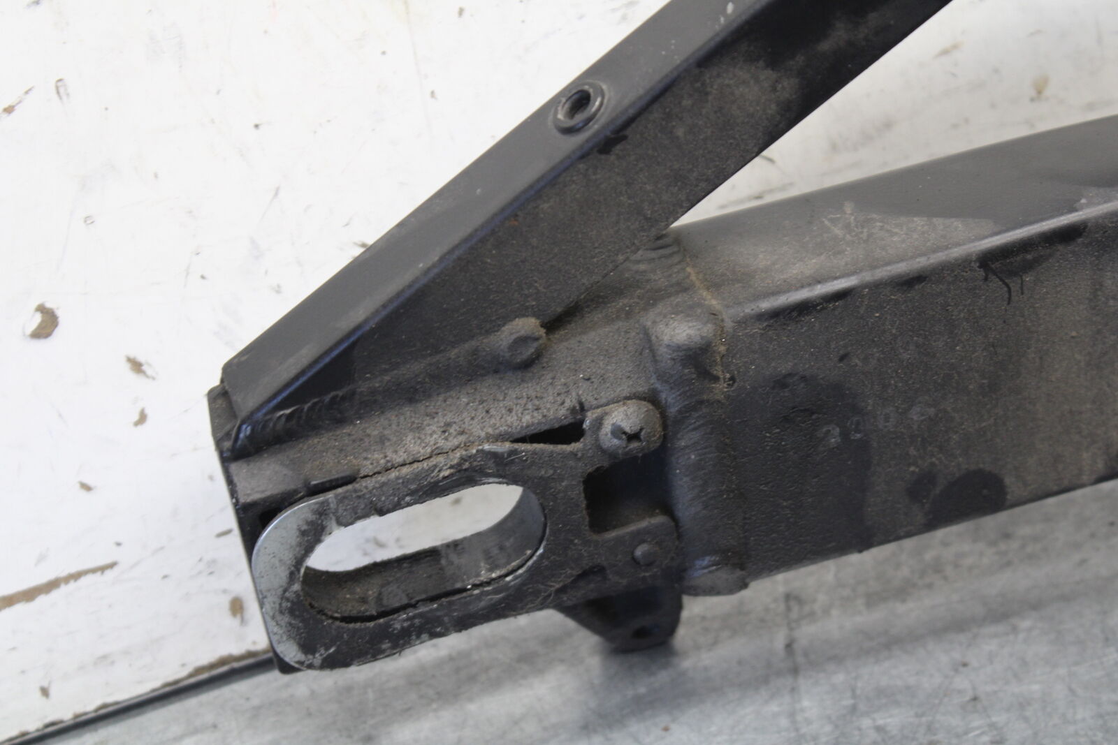 04 SUZUKI GSXR600 REAR SWINGARM BACK SUSPENSION SWING ARM 61000-29G00  BB676