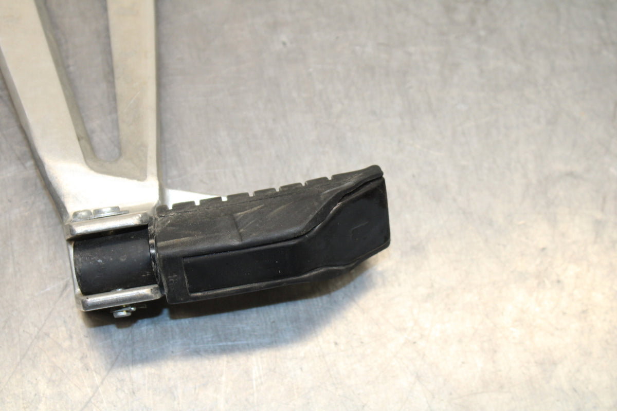 08 HONDA CBR125R REAR BACK PASSENGER PEG SET PAIR BB114