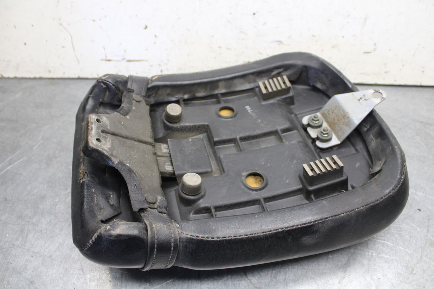 05-09 SUZUKI BOULEVARD C90 REAR DRIVERS SEAT  BB692