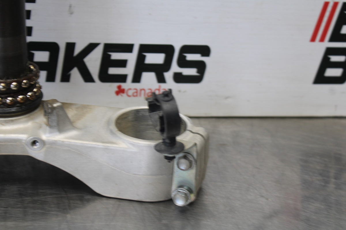 09 KAWASAKI CONCOURS 14 ZG1400B FRONT FORKS CLAMP LOWER TRIPLE TREE STEM BB875