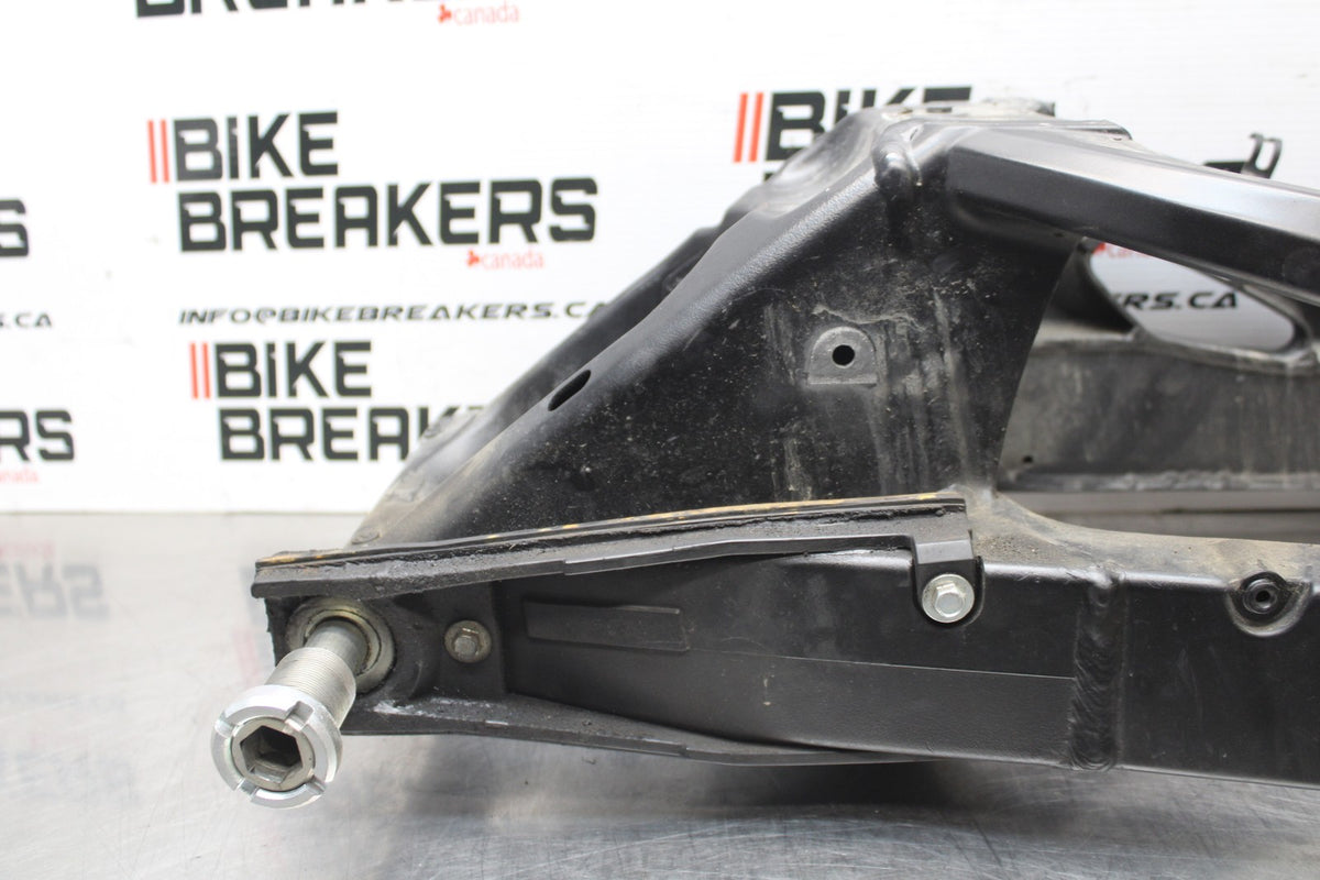 06-07 SUZUKI GSXR 600 REAR SWINGARM BACK SUSPENSION SWING ARM BB822