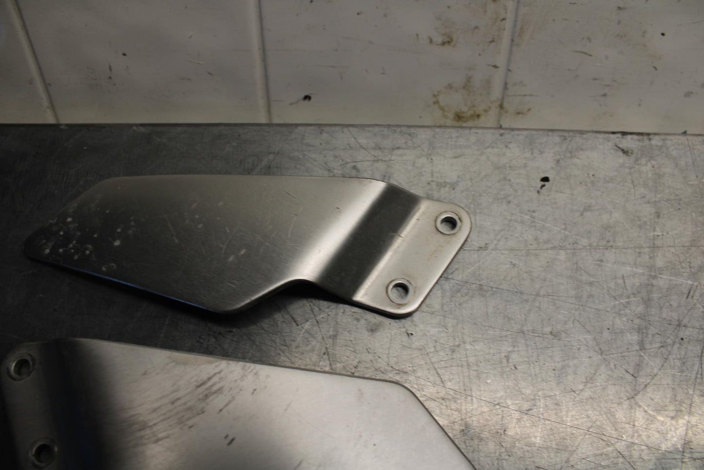 89-90 YAMAHA FZR600 LEFT RIGHT REARSET REAR SET HEEL GUARD COVER  BB76