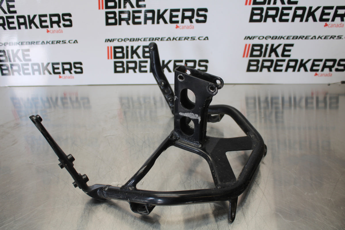 01-03 SUZUKI GSXR600 UPPER FAIRING MIRROR GAUGES STAY BRACKET BB145