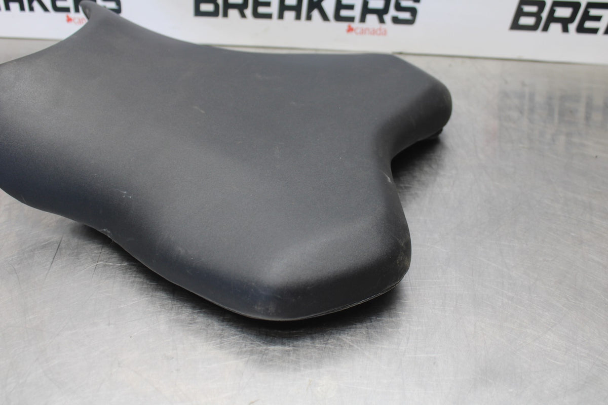 06-07 YAMAHA YZF R6 FRONT DRIVERS SEAT PAD SADDLE PILLION BB763