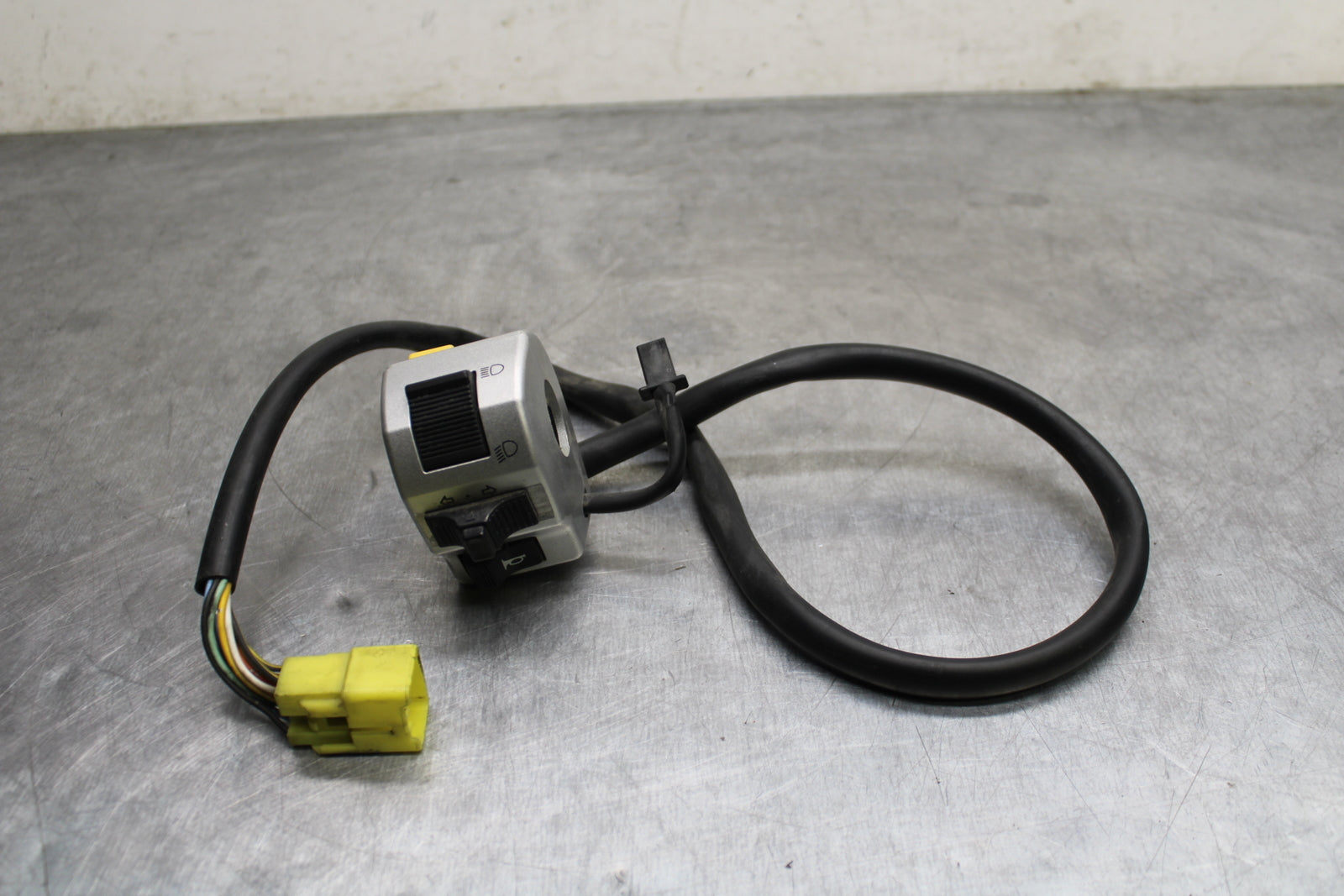 04 SUZUKI INTRUDER 800 LEFT HANDLE HORN SIGNALS SWITCH SWITCHES BB758