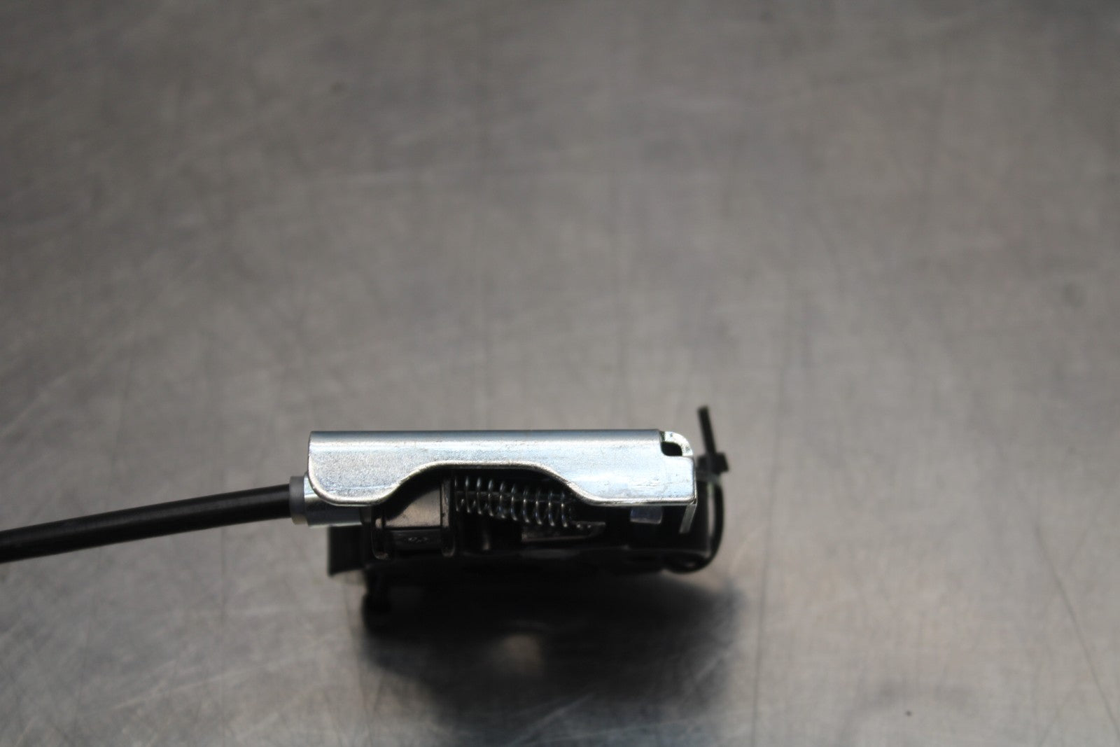 24-25 KAWASAKI NINJA ZX4R REAR PASSENGER SEAT LATCH LOCK ASSEMBLY BB610