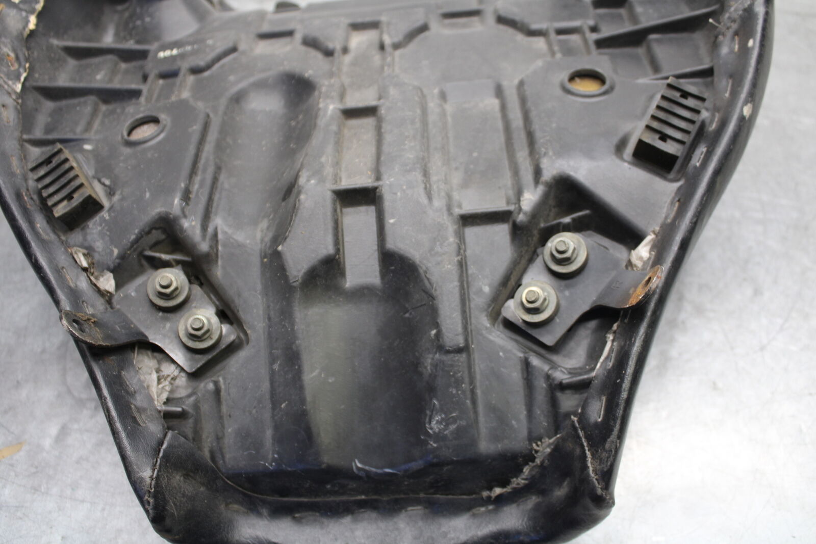 05-09 SUZUKI BOULEVARD C90 FRONT DRIVERS SEAT BB692