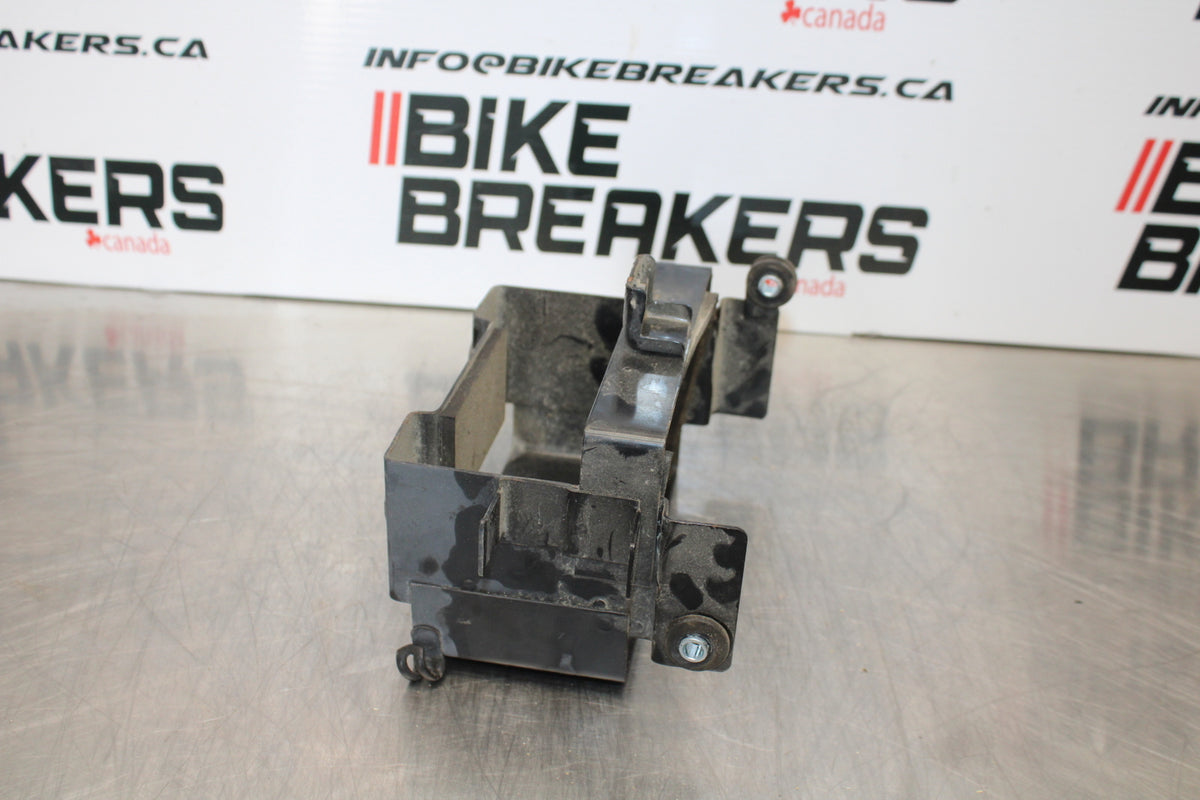 04-09 SUZUKI GS500F BATTERY TRAY BOX BB165