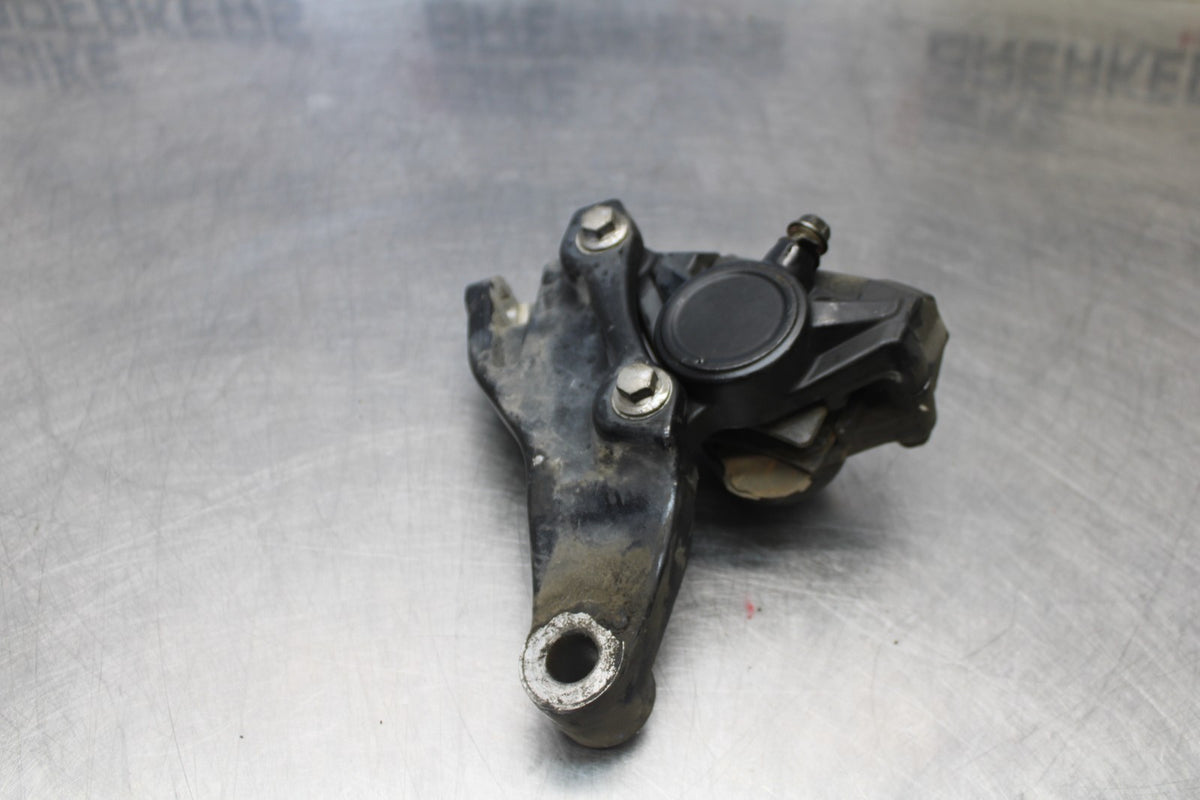08 YAMAHA V STAR 1100 XVS1100AW CLASSIC REAR BRAKE CALIPER MOUNT BRACKET BB916