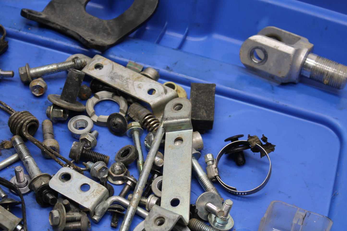 06-07 SUZUKI GSXR750 MOUNTING BOLTS HARDWARE MOTOR SCREWS BB670