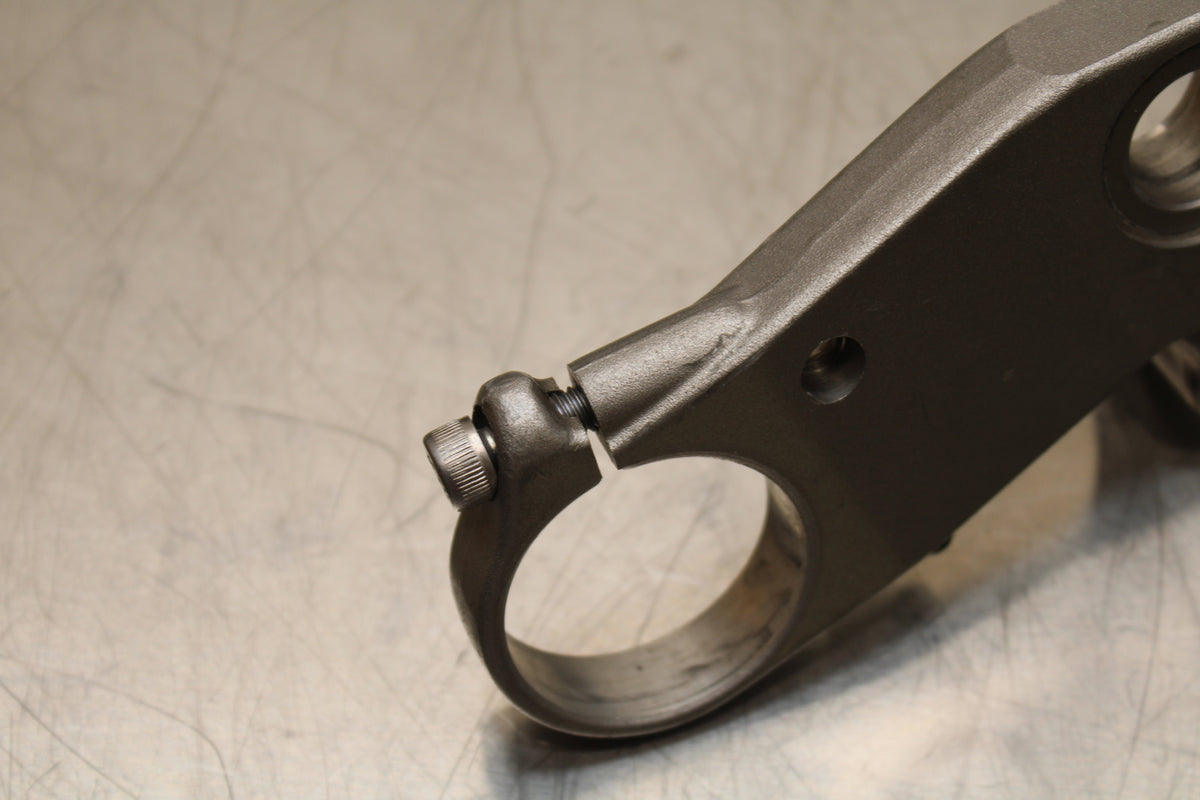 96 YAMAHA YZF750R FORKS UPPER TRIPLE TREE CLAMP BB137