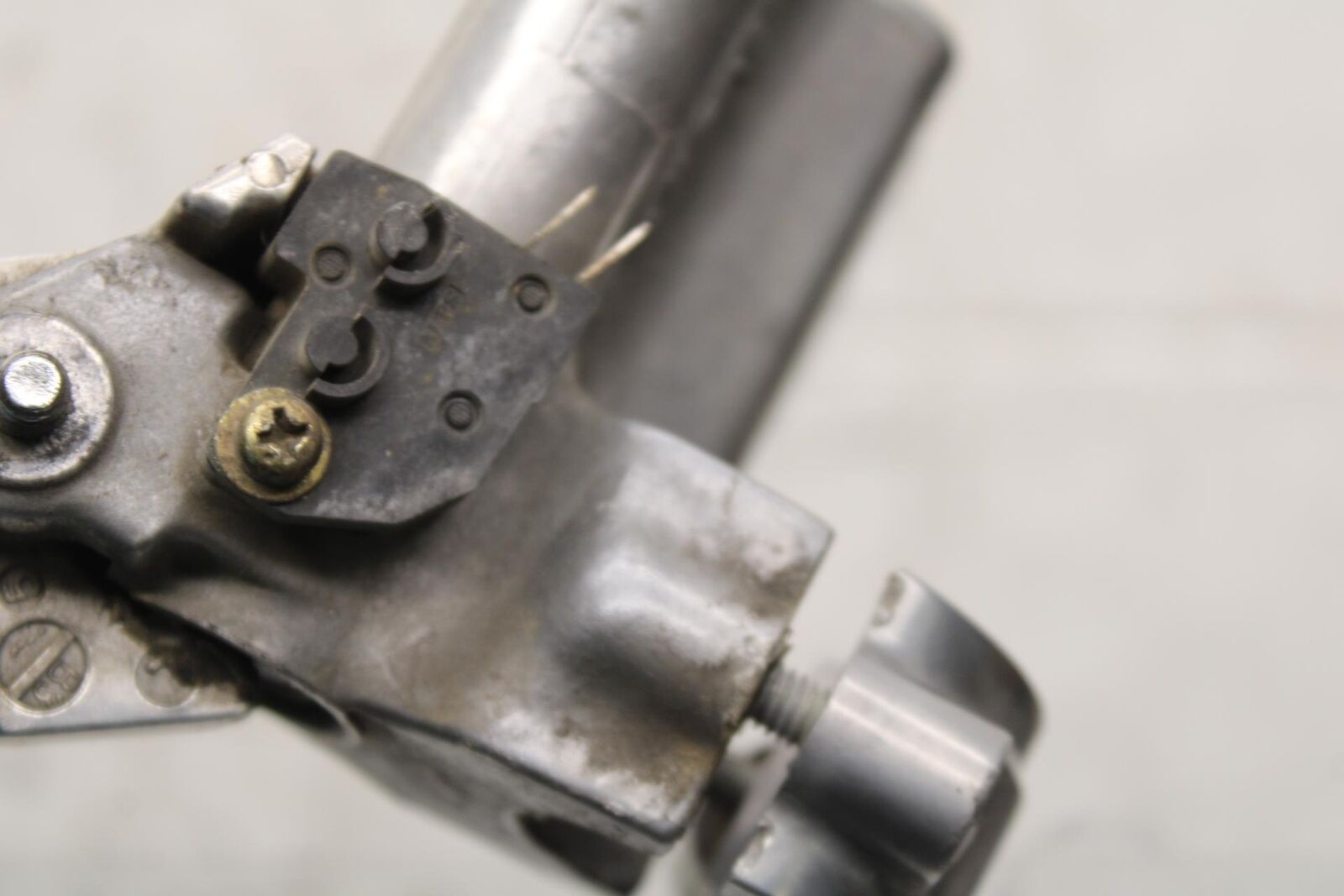 2004 Suzuki Intruder 1500 VL1500 FRONT BRAKE MASTER CYLINDER 59600-10F20 BB573