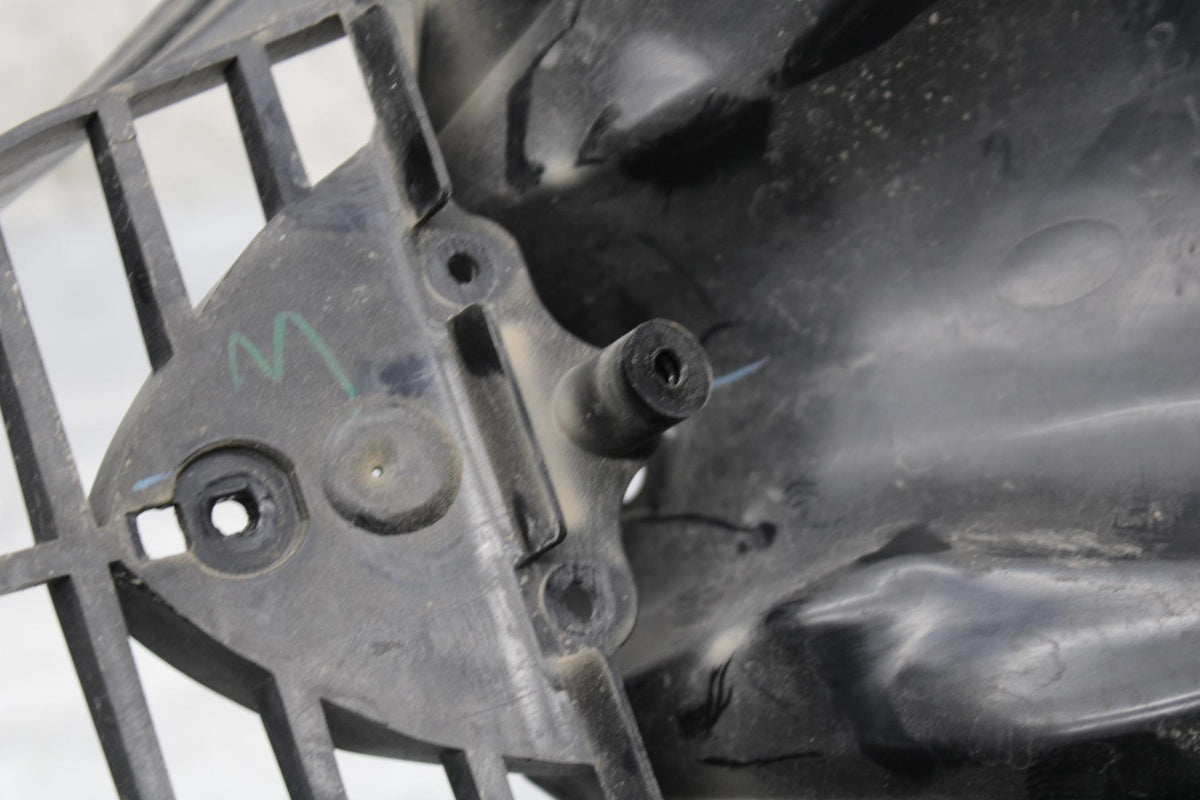 2006 Yamaha YZF R6 FRONT CENTER COWL FAIRING BB560