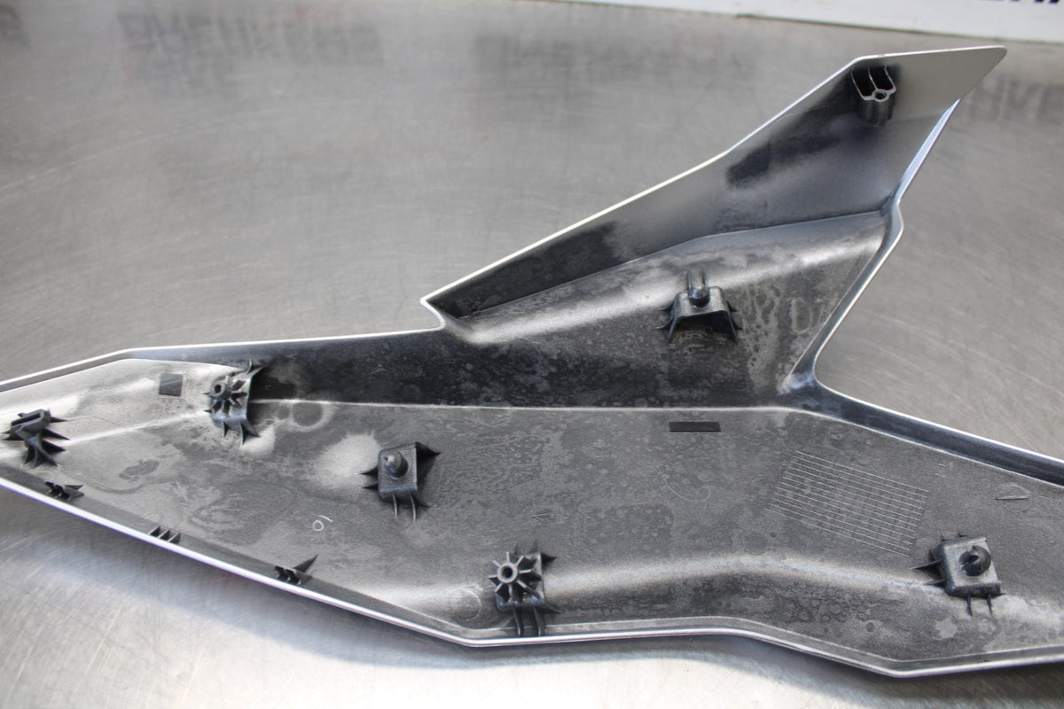 24-26 SUZUKI GSXS1000GX RIGHT FRONT UPPER MID SIDE FAIRING COWL PLASTIC BB00