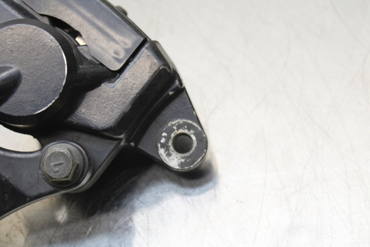 86 SUZUKI GS750ES REAR BACK BRAKE CALIPER W MOUNT BRACKET BB140