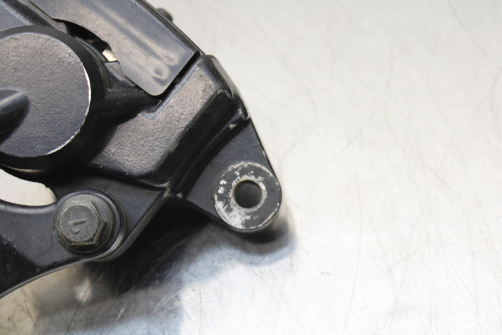 86 SUZUKI GS750ES REAR BACK BRAKE CALIPER W MOUNT BRACKET BB140