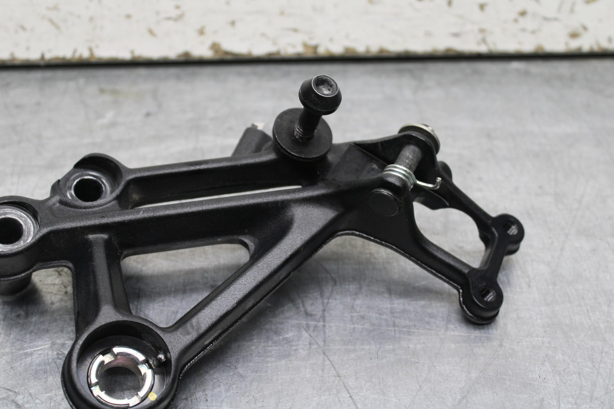 17-24 KTM 390 DUKE RIGHT REARSET REAR SET DRIVER FOOT PEG BRACKET MOUNT BB734