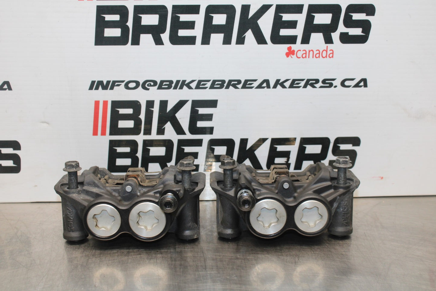 22-25 YAMAHA YZF R7 RIGHT LEFT FRONT BRAKE CALIPER SET PAIR CALIPERS BB769