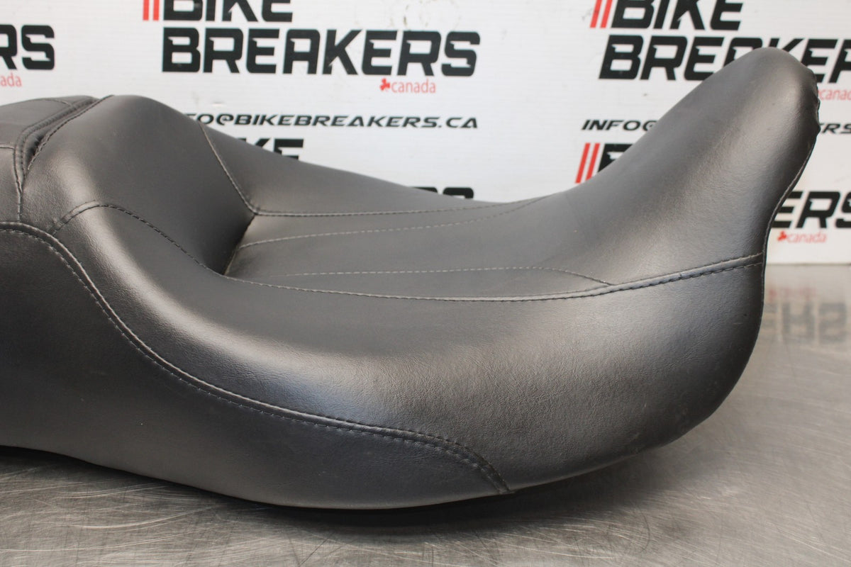 22 HARLEY-DAVIDSON SOFTAIL FRONT REAR SEAT SADDLE  BB859