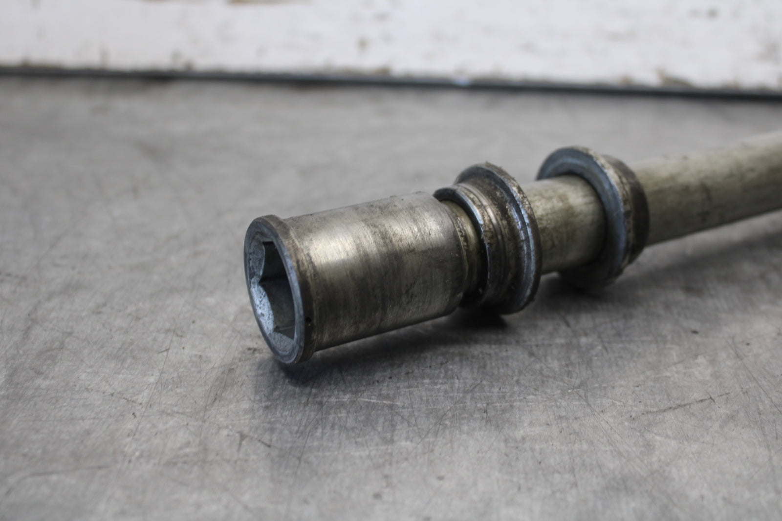 03-04 KAWASAKI NINJA ZX6RR FRONT WHEEL RIM AXLE PIVOT BOLT BB684