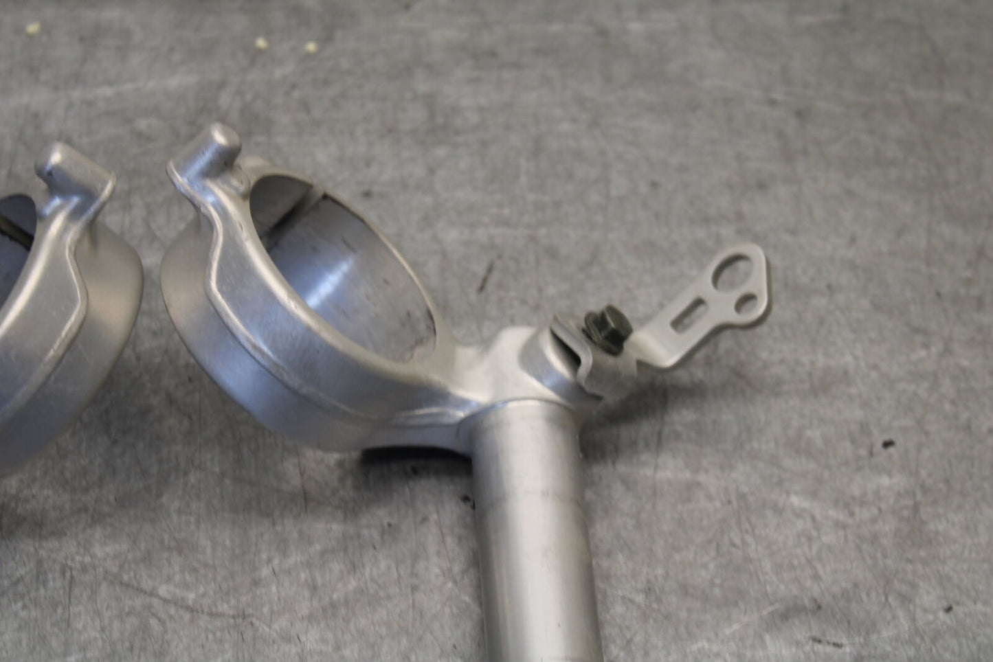 05-06 SUZUKI GSXR1000 LEFT RIGHT CLIP ON HANDLEBARS PAIR SET 56111-41G00 BB663