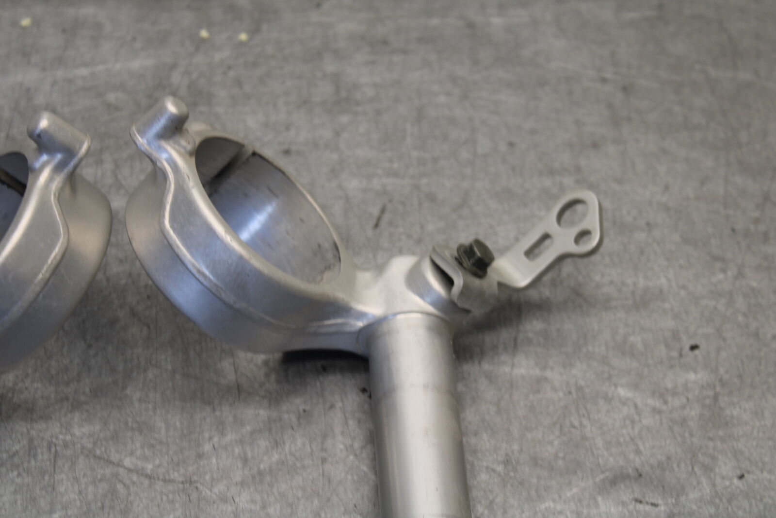 05-06 SUZUKI GSXR1000 LEFT RIGHT CLIP ON HANDLEBARS PAIR SET 56111-41G00 BB663