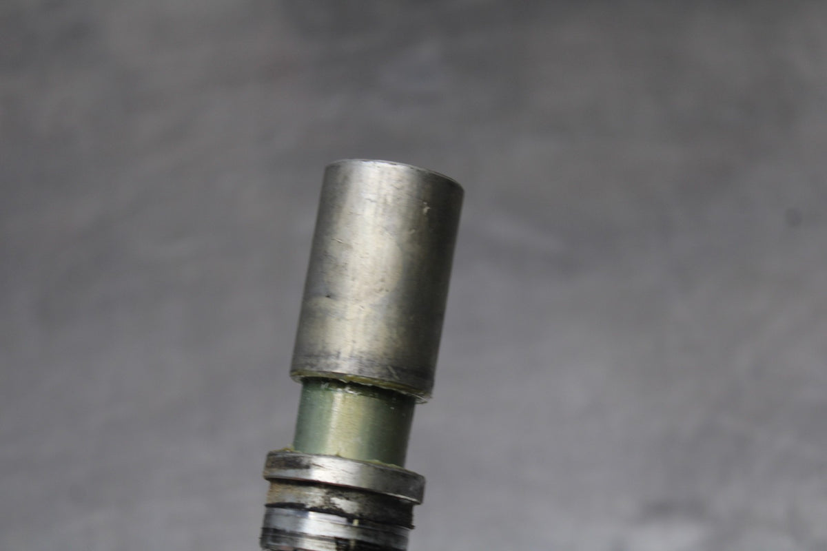 08-16 YAMAHA YZF R6 FRONT WHEEL RIM AXLE PIVOT BOLT BB856