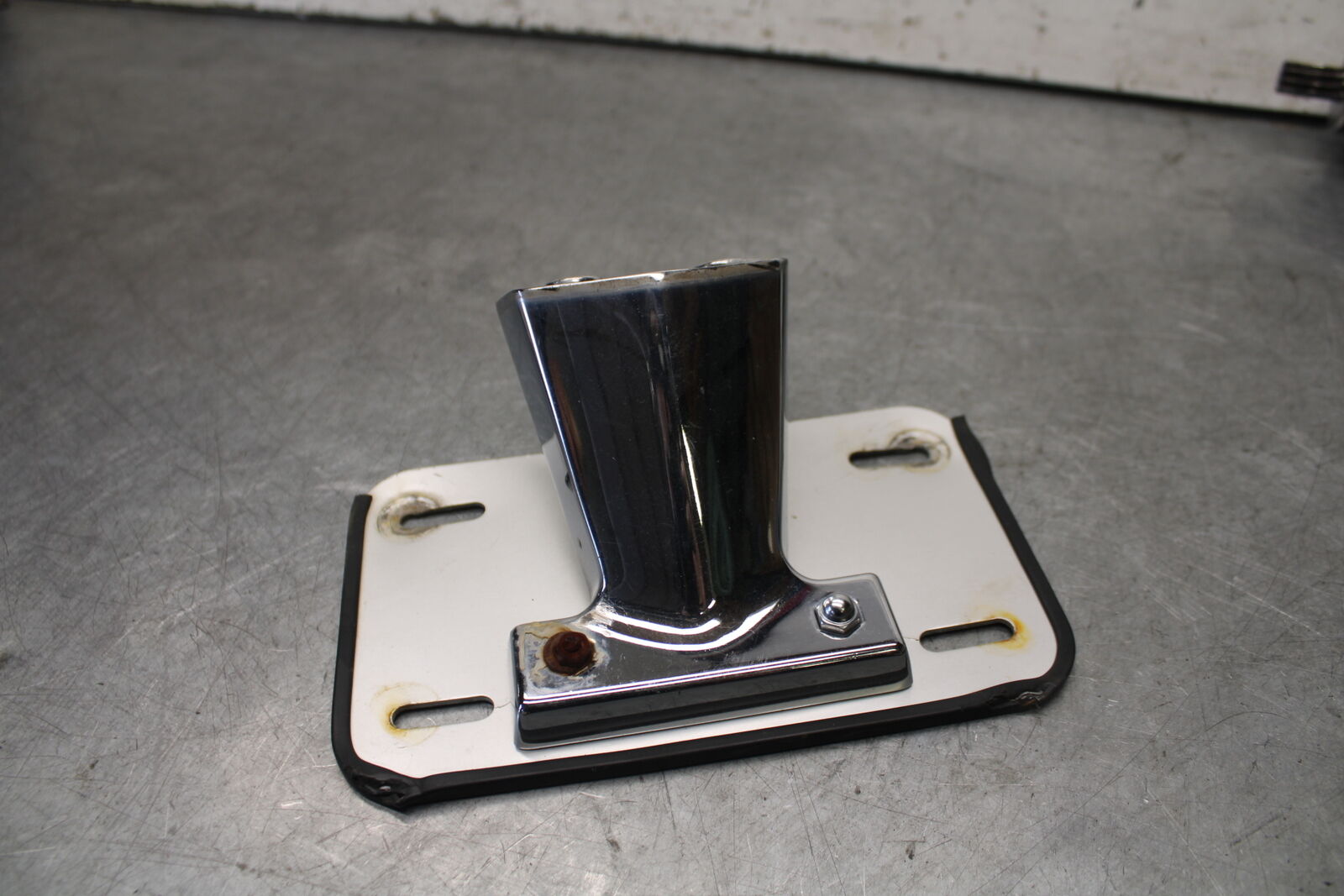 05-09 SUZUKI BOULEVARD C90 LICENSE PLATE LIGHT BB692