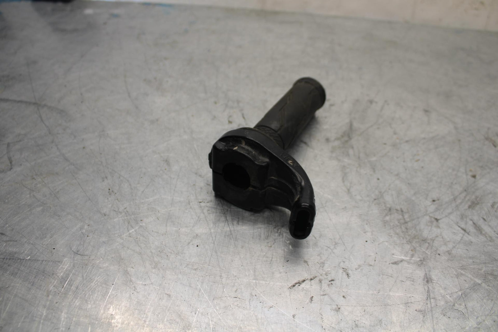07-08 YAMAHA YZF R1 THROTTLE CABLE LINE HOUSING GUIDE BB425