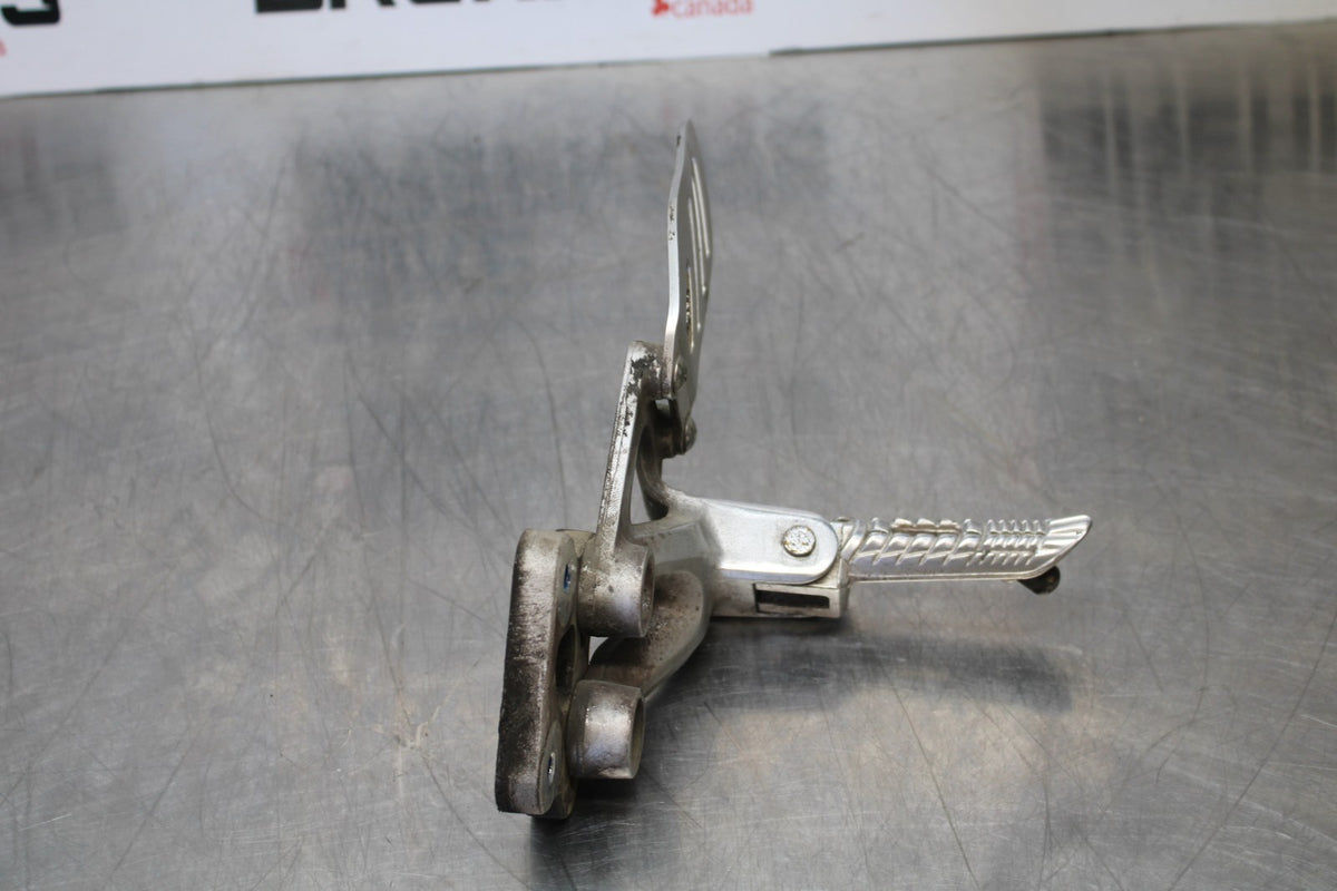 06-07 SUZUKI GSXR 600 LEFT REARSET REAR SET DRIVER FOOT PEG REST STOP BB170