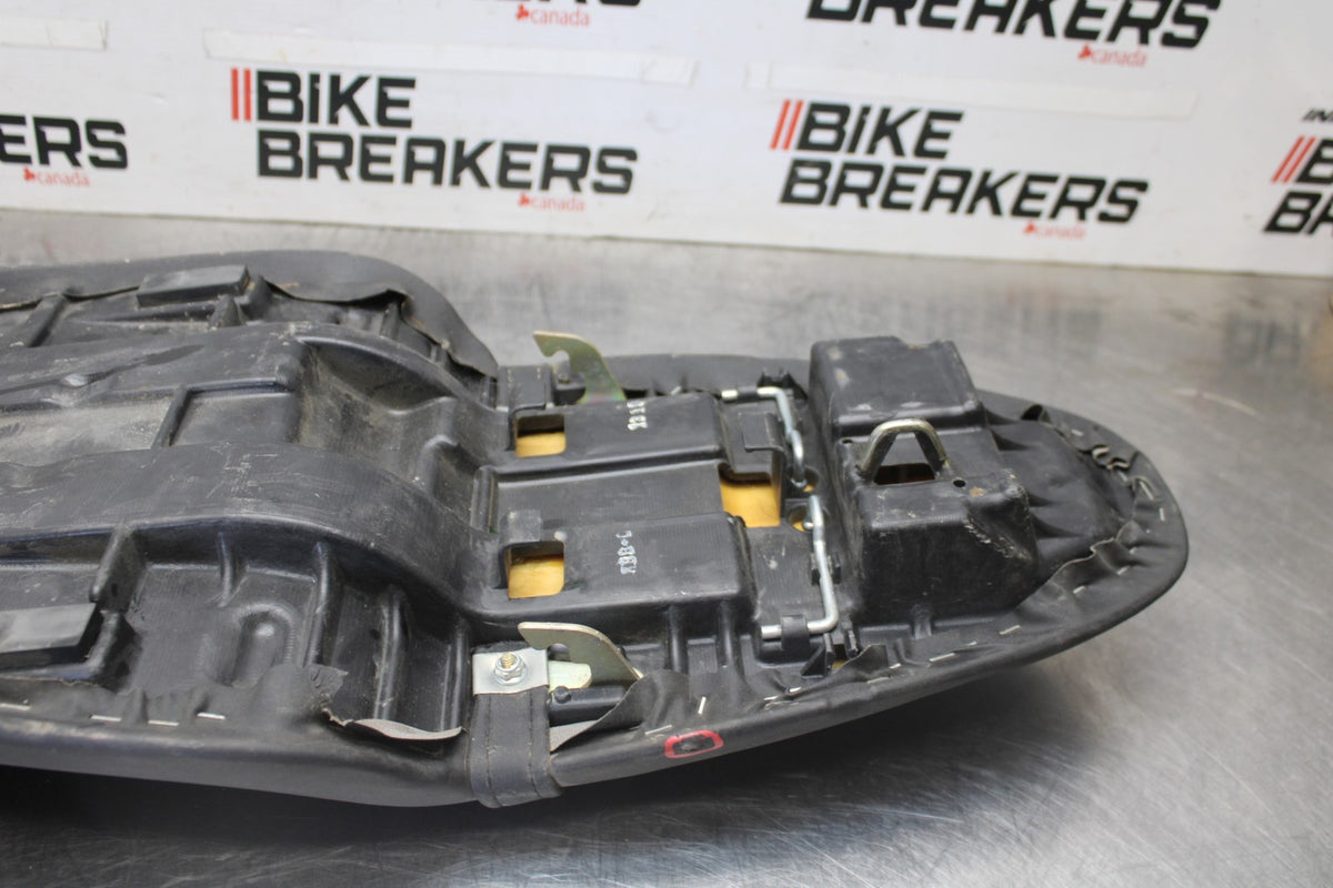 98-05 HONDA SUPER HAWK 1000 VTR1000F FRONT REAR SEAT SADDLE BB924