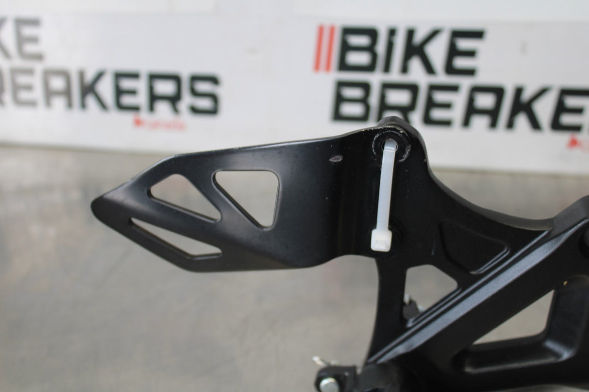 18 SUZUKI GSXR1000 RIGHT REARSET REAR SET DRIVER FOOT PEG REST STOP BB642