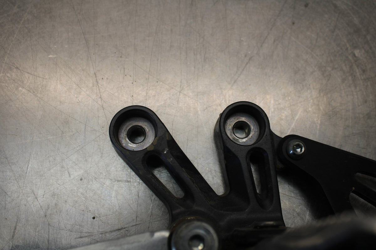 22-25 YAMAHA YZF R7 LEFT REARSET REAR SET DRIVER FOOT PEG REST STOP BB850